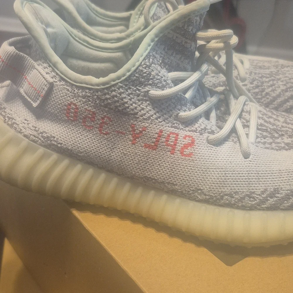 adidas Yeezy Boost 350 V2 Blue Tint size 9.5